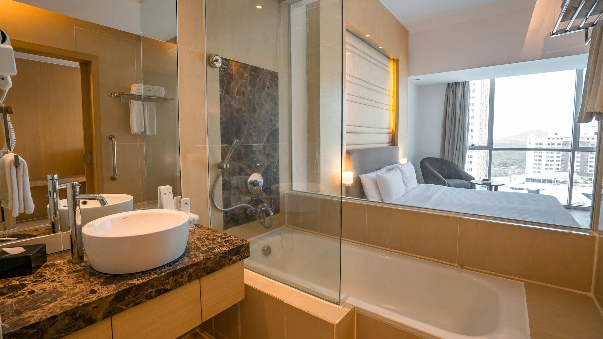 Hotel The Klagan Regency 1Borneo Kota Kinabalu Zewnętrze zdjęcie